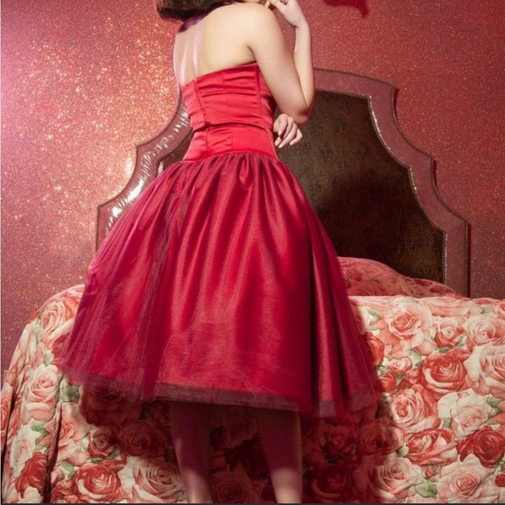 Elegant Red Midi Corset Dress - Picture 4 of 6